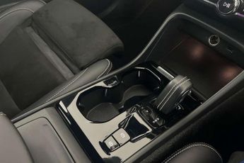 Volvo XC40 2.0 B5P R DESIGN Pro 5dr AWD Auto