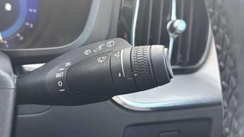 Volvo XC60 2.0 B5P Plus Dark 5dr AWD Geartronic