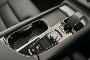 Volvo XC90 2.0 B5P [250] Plus Dark 5dr AWD Geartronic