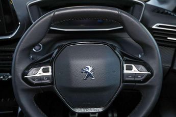 Peugeot 208 1.2 PureTech 100 Allure Premium + 5dr