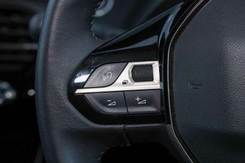 Peugeot 208 1.2 PureTech 100 Allure Premium + 5dr