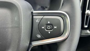 Volvo XC40 2.0 B3P Plus Dark 5dr Auto