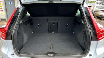 Volvo XC40 2.0 B3P Plus Dark 5dr Auto