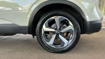 Nissan Qashqai 1.3 DiG-T MH 158 N-Connecta 5dr 4WD Xtronic