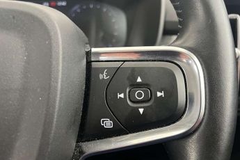 Volvo XC40 1.5 T3 [163] Momentum 5dr