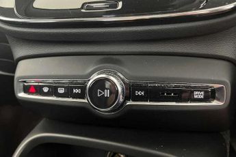 Volvo XC40 1.5 T3 [163] Momentum 5dr
