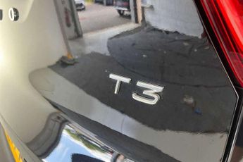 Volvo XC40 1.5 T3 [163] Momentum 5dr