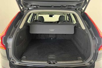 Volvo XC60 2.0 B4D Plus Dark 5dr AWD Geartronic