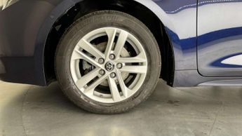 Toyota Corolla 1.8 VVT-i Hybrid Icon Tech 5dr CVT