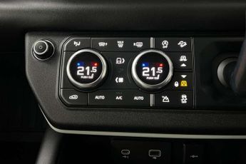 Land Rover Defender 3.0 D300 SE 110 5dr Auto