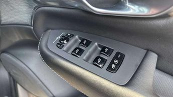 Volvo XC90 2.0 B5P Ultimate Dark 5dr AWD Geartronic