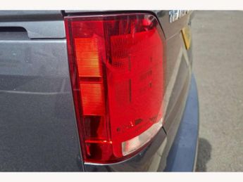 Volkswagen Transporter 2.0 TDI 110 Startline Kombi Van