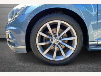 Volkswagen Passat Estate 2.0 TDI R-Line 5dr [Panoramic Roof]