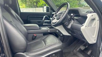 Land Rover Defender 3.0 D300 Hard Top X-Dynamic HSE Auto