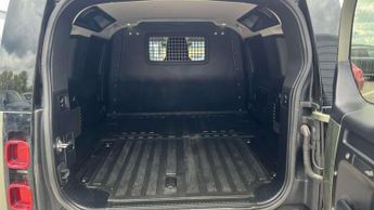 Land Rover Defender 3.0 D300 Hard Top HSE Auto [3 Seat]