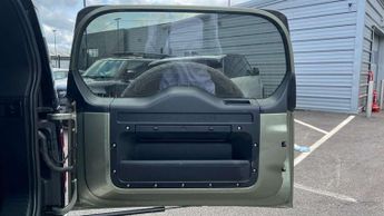 Land Rover Defender 3.0 D300 Hard Top HSE Auto [3 Seat]