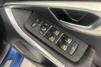 Volvo V40 T3 [152] R DESIGN 5dr
