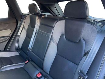 Volvo XC60 2.0 B4D R DESIGN 5dr AWD Geartronic