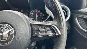Alfa Romeo Giulia 2.0 TB 280 Veloce [Performance brake] 4dr Auto