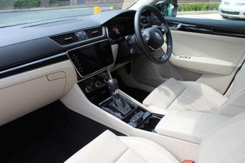 Skoda Superb 1.4 TSI iV Laurin + Klement DSG 5dr