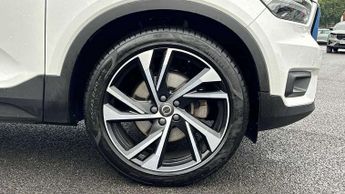Volvo XC40 2.0 D4 [190] R DESIGN Pro 5dr AWD Geartronic