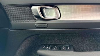 Volvo XC40 2.0 B3P Plus Dark 5dr Auto