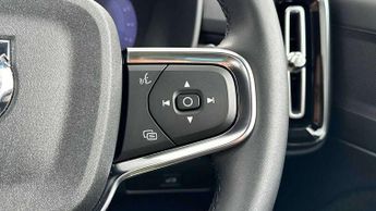 Volvo XC40 2.0 B3P Plus Dark 5dr Auto