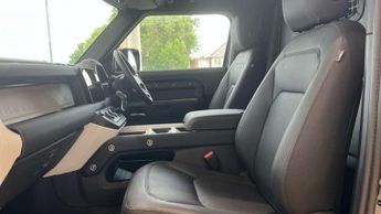 Land Rover Defender 3.0 D250 Hard Top S Auto