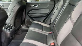 Volvo XC60 2.0 B5P R DESIGN 5dr AWD Geartronic
