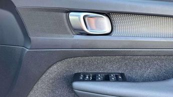 Volvo XC40 Recharge 1.5 T4 Recharge PHEV R DESIGN 5dr Auto