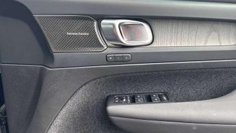 Volvo XC40 2.0 B4P Ultimate Dark 5dr Auto