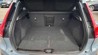 Volvo XC40 2.0 B4P Ultimate Dark 5dr Auto