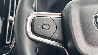 Volvo XC40 2.0 B4P Ultimate Dark 5dr Auto