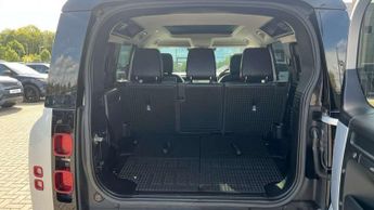 Land Rover Defender 3.0 D300 SE 110 5dr Auto [7 Seat]