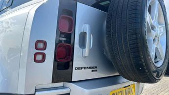 Land Rover Defender 3.0 D300 SE 110 5dr Auto [7 Seat]