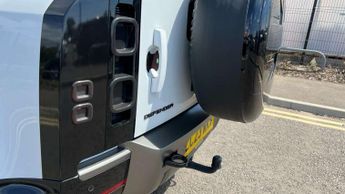 Land Rover Defender 3.0 D250 X-Dynamic HSE 90 3dr Auto