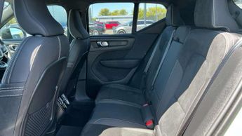 Volvo XC40 2.0 B4P Ultimate Dark 5dr Auto