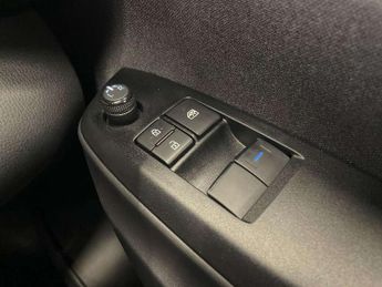 Toyota Yaris 1.5 Hybrid Icon 5dr CVT