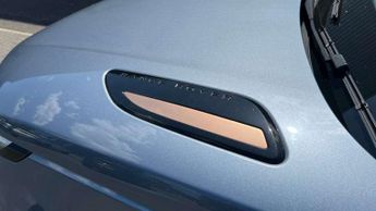 Land Rover Range Rover Velar 3.0 D300 MHEV R-Dynamic SE 5dr Auto