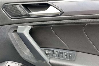 Volkswagen Tiguan 2.0 TSi 230 4Motion SEL 5dr DSG