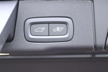 Volvo XC60 2.0 T8 [455] PHEV Ultra Bright 5dr AWD Geartronic