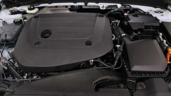 Volvo XC40 2.0 B3P Plus Dark 5dr Auto