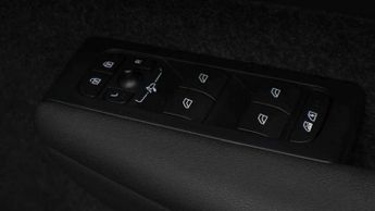 Volvo XC40 2.0 B3P Plus Dark 5dr Auto