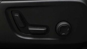 Volvo XC40 2.0 B3P Plus Dark 5dr Auto