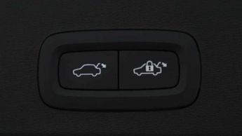 Volvo XC40 2.0 B3P Plus Dark 5dr Auto