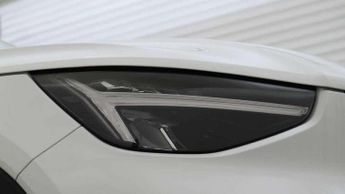 Volvo XC40 2.0 B3P Plus Dark 5dr Auto