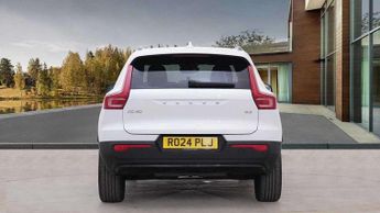 Volvo XC40 2.0 B3P Plus Dark 5dr Auto