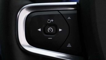 Volvo XC40 2.0 B3P Plus Dark 5dr Auto