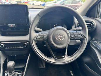 Toyota Yaris 1.5 Hybrid Design 5dr CVT
