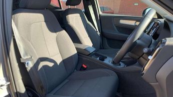 Volvo XC40 1.5 T3 [163] Momentum 5dr